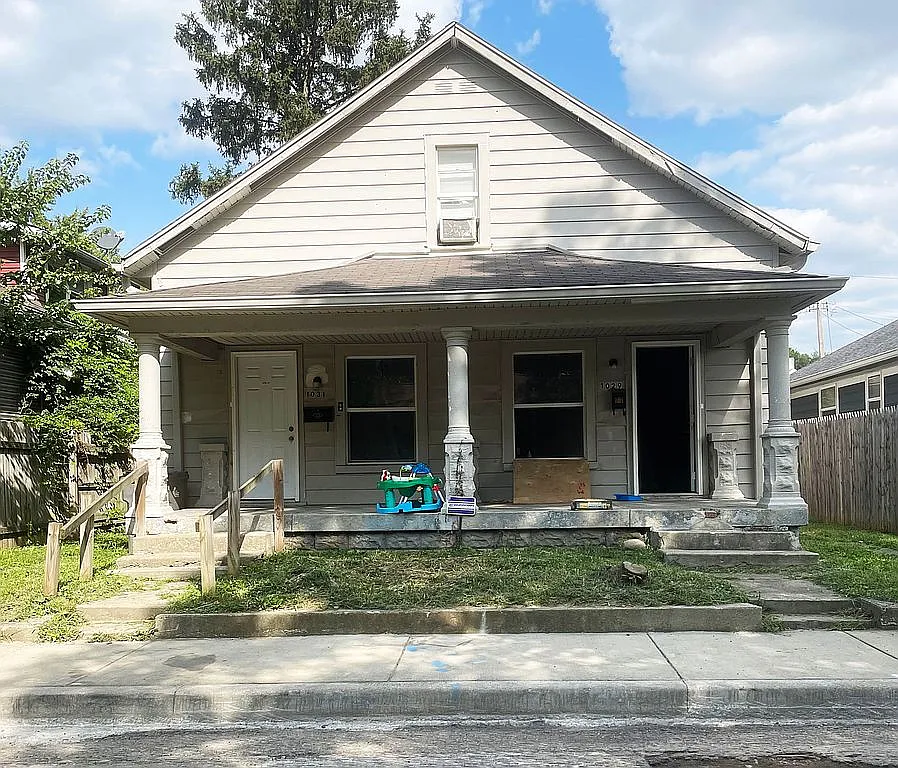 1029 Winfield Ave photo 1