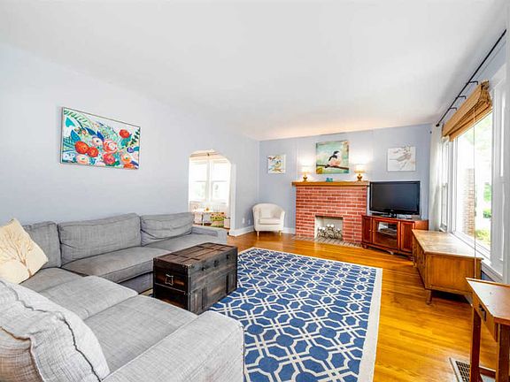 3rd image of 820 Saint James Ave