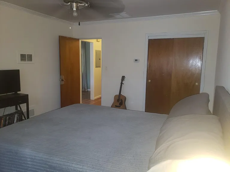 1025 Greenwood Ave NE — Photo 3