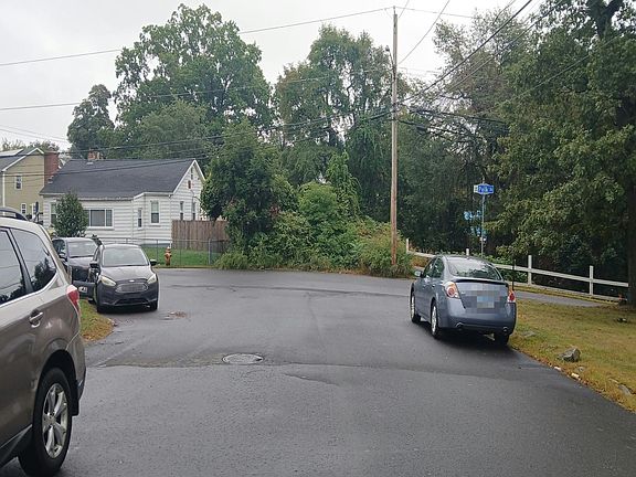 4th image of 145 Earl Ave