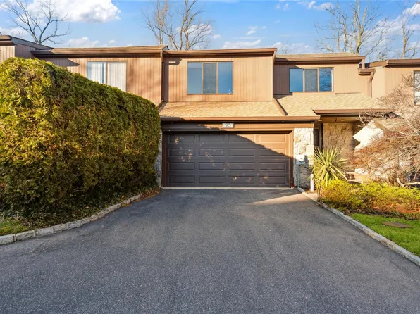 95 Deer Run, Roslyn Heights, NY 11577