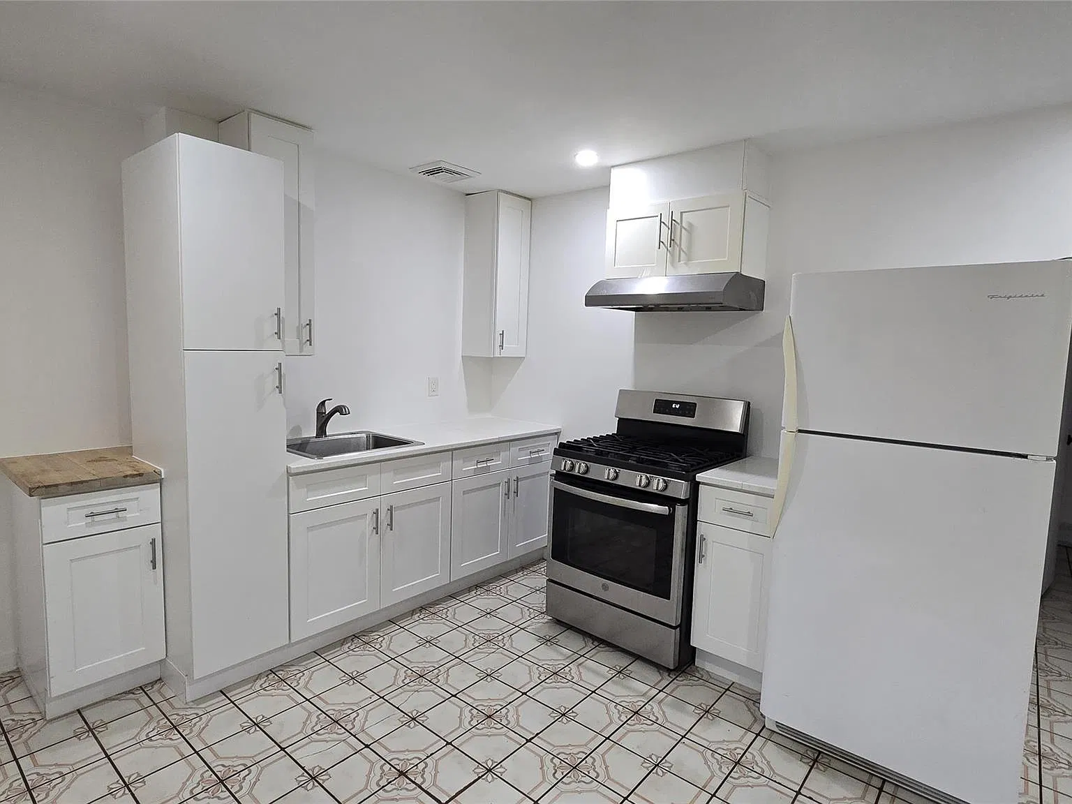 1 bed, 1.0 bath, 1868 sqft, $1,100 — Photo 3