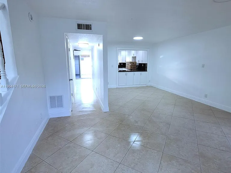 3920 Woodside Dr — Photo 3