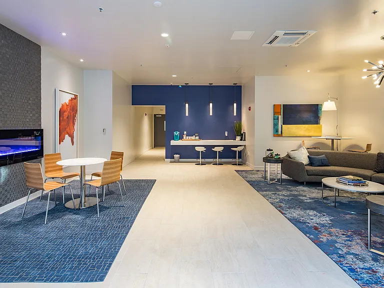 EVIVA Midtown Apartments — Photo 8