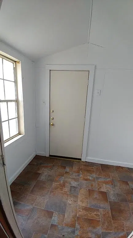 3 bed, 1.5 bath, $1,000 — Photo 4