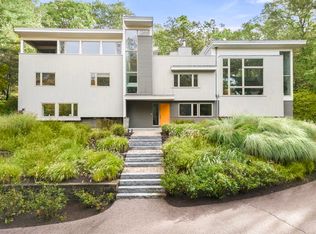 41 Grove St, Wayland, MA 01778