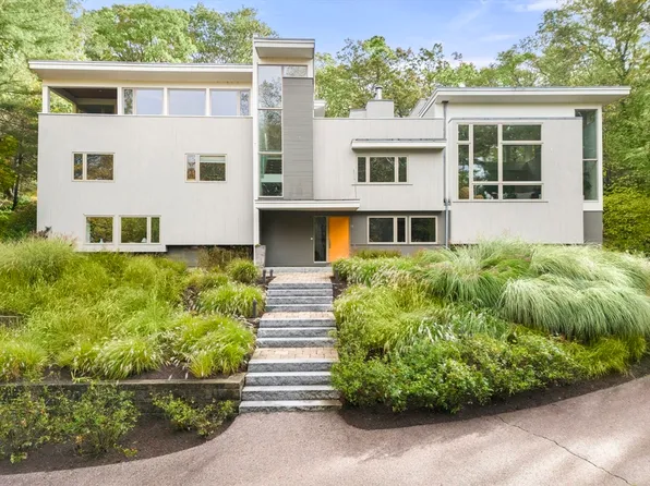 41 Grove St, Wayland, MA 01778