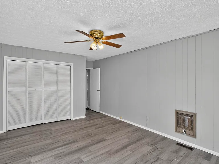 2423 Underwood St — Photo 7