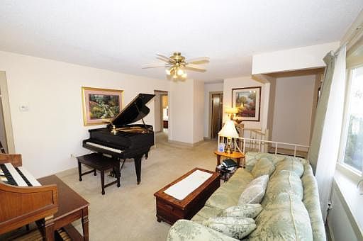 2nd image of 2918 Meadowlark Ln