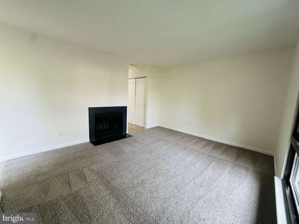 16 E Daisy Ln #B, Mount Laurel, NJ 08054