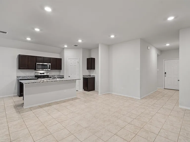 112 Ragnar Dr — Photo 5