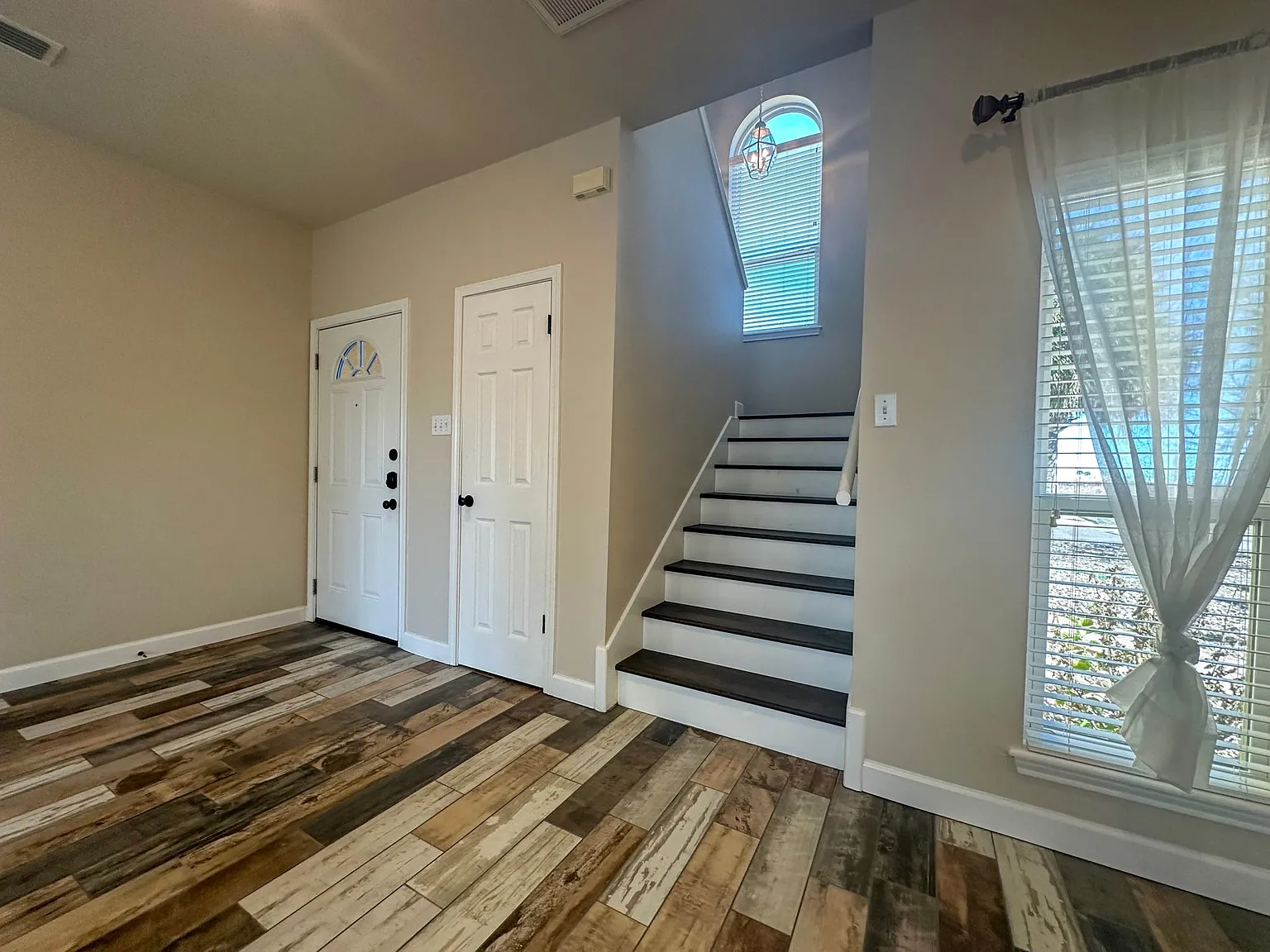 2 bed, 2.5 bath, 1250 sqft, $2,500 — Photo 3