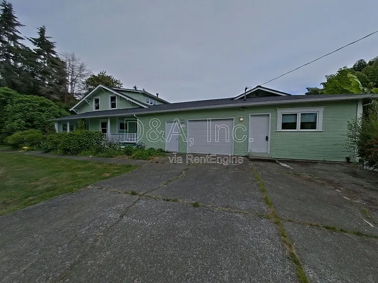 236 NW Walker Ln #B — Photo 1