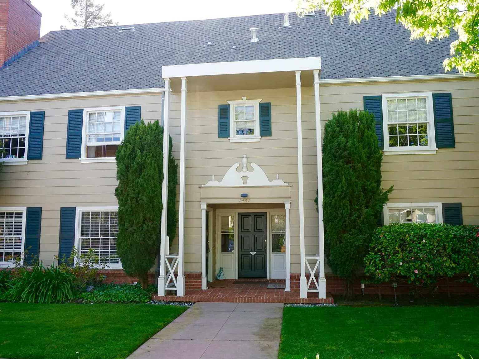 Bellevue Apartments — Photo 2