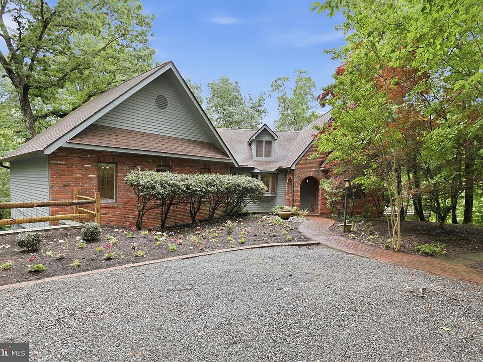 1st image of 2809 Clove Ln
