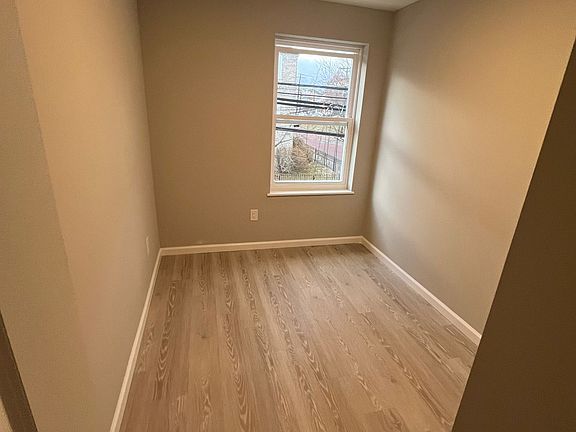 4th image of 52 Holland St Floor 2