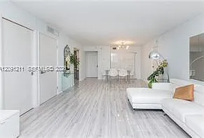 Arlen House East Condo — Photo 2