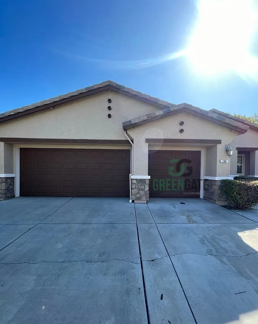 Lovely 3 Bedroom w/ Bonus Room in Patterson — Photo 2