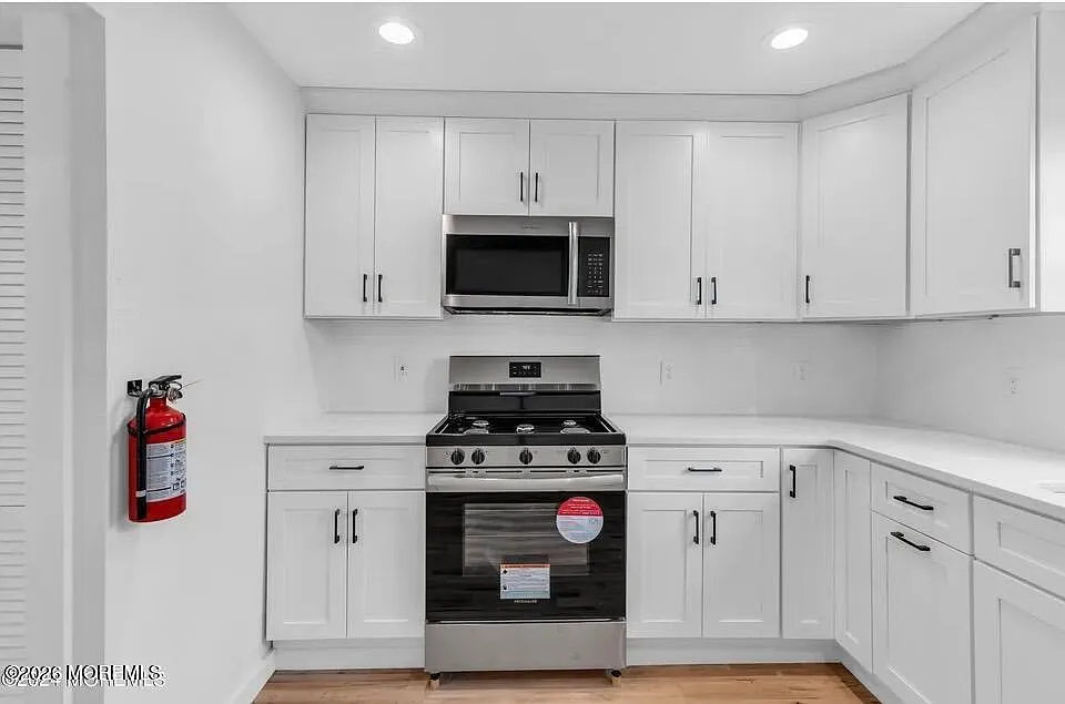 Building Photo - 515 Arnold Ave #1