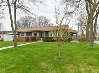 5594 S Honey Creek Dr, Milwaukee, WI 53221