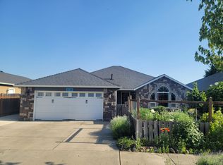 1750 Hondeleau Ln, Medford, OR 97504