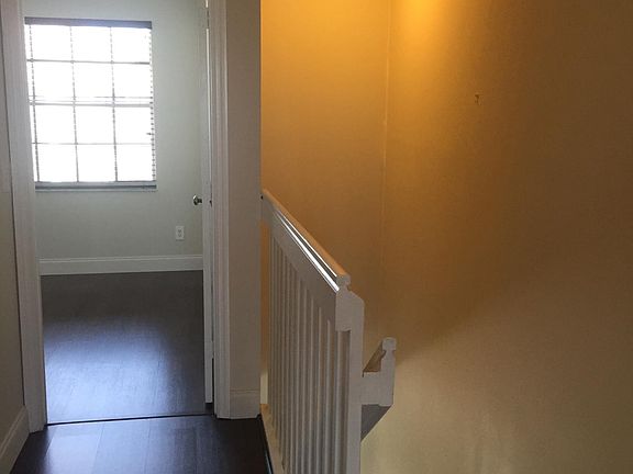 4th image of 707 SW 122nd Ave