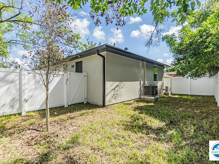 4233 E Curtis St #B — Photo 8