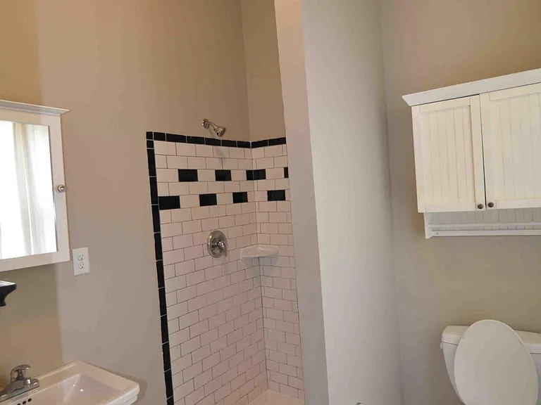 1214 Jefferson St — Photo 7