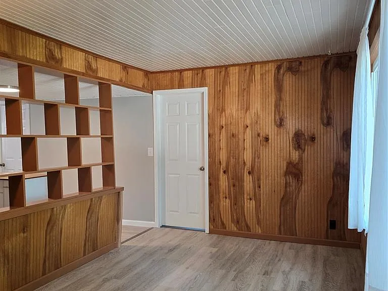 21411 Collingham Ave — Photo 5