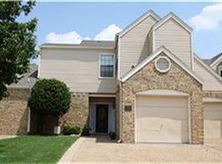 207 Cimarron Trl, Irving, TX 75063