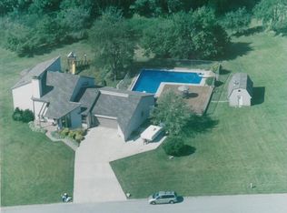 16 S Cherrywood Ln, Valparaiso, IN 46385