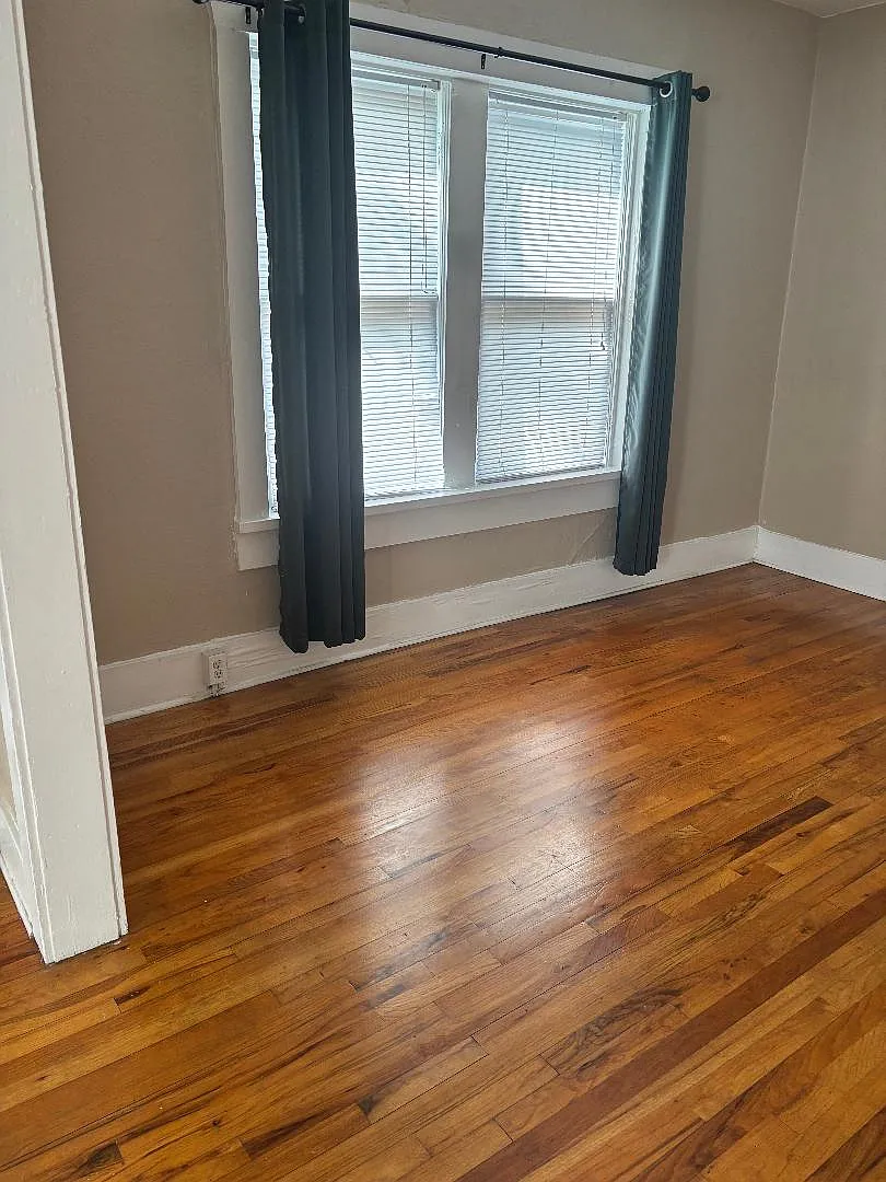 3 bed, 1300 sqft, $2,300 — Photo 3