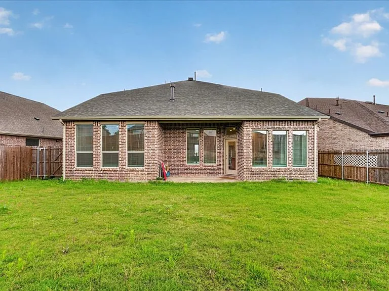 1501 Lake Grove Dr — Photo 21