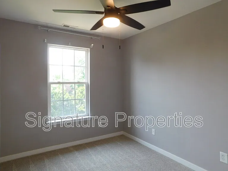 8197 Belton Cir — Photo 37