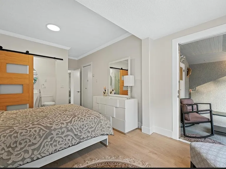 1472 Fulton Ave — Photo 10