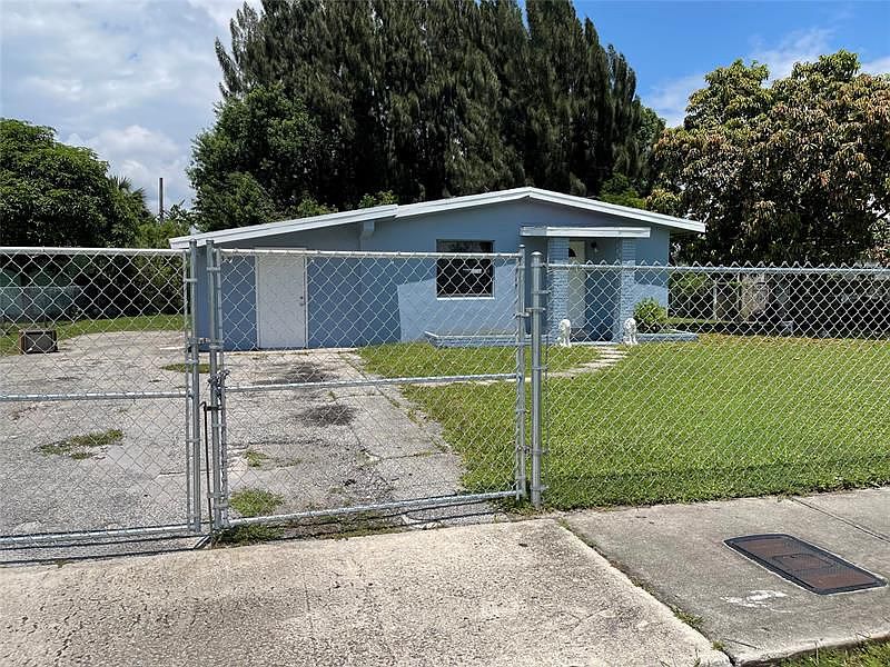 1st image of 1817 NW 15th St