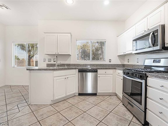 5th image of 3194 Castle Canyon Ave
