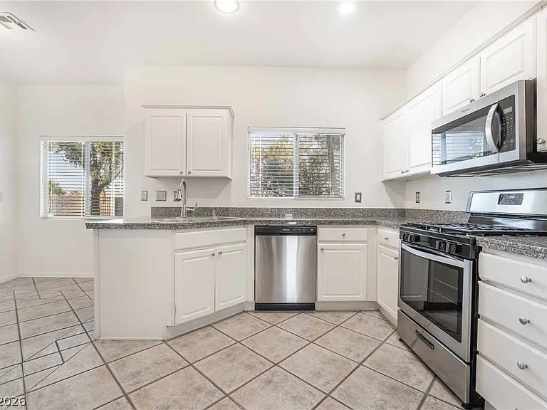 3194 Castle Canyon Ave — Photo 5