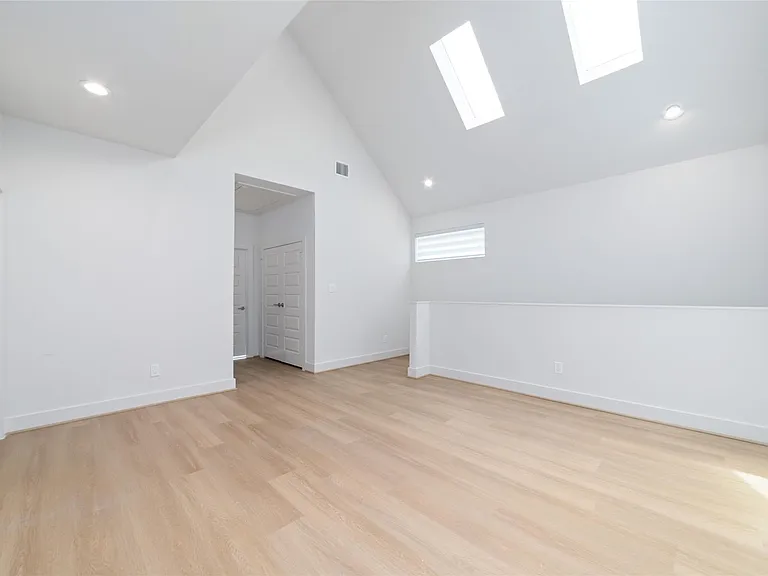 3007 Ventas Dr — Photo 23