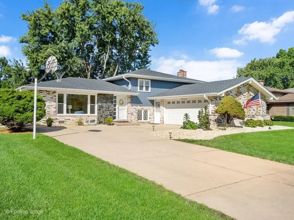 7014 Wilcox Ave, Darien, IL 60561