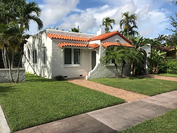 3rd image of 1212 Medina Ave