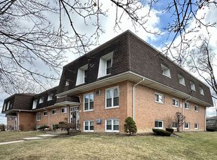 419 W Stevens Dr #302, Addison, IL 60101