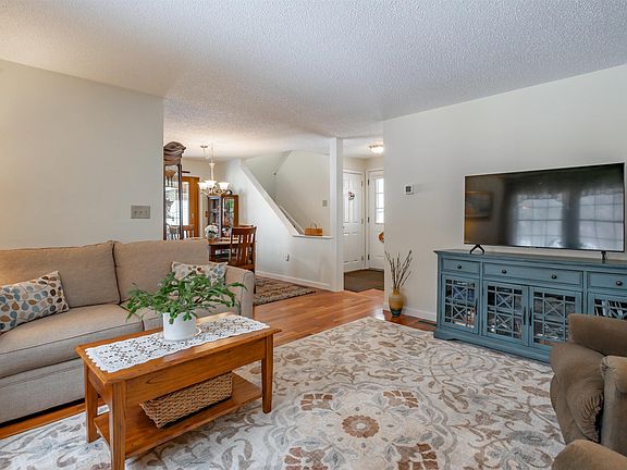 4th image of 11 Winding Pond Road