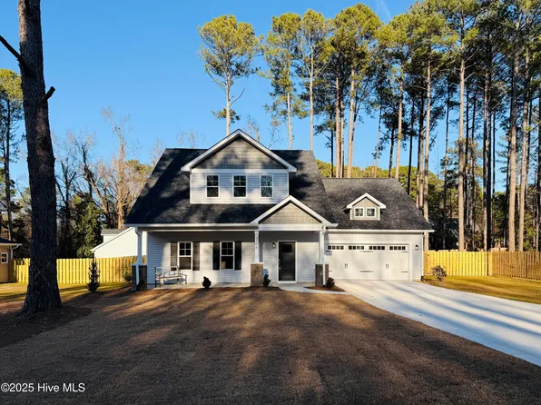 206 Scott Avenue, Vass, NC 28394