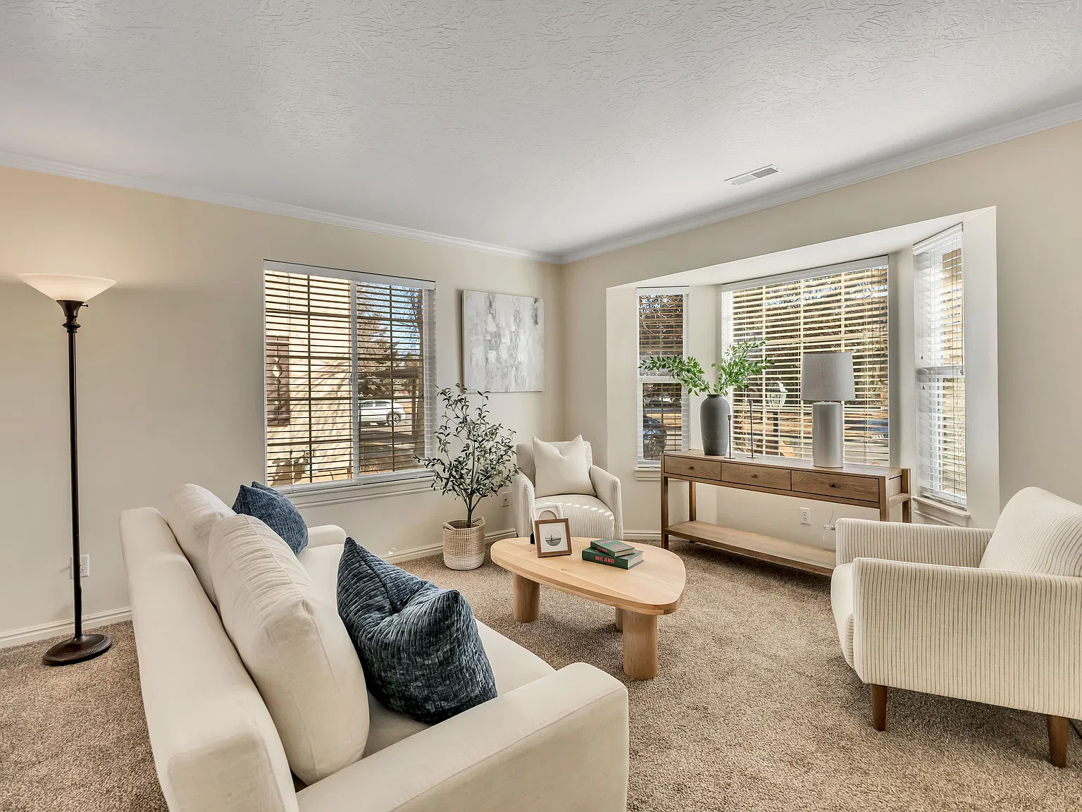 3 bed, 1.5 bath, 1273 sqft, $2,300 — Photo 4