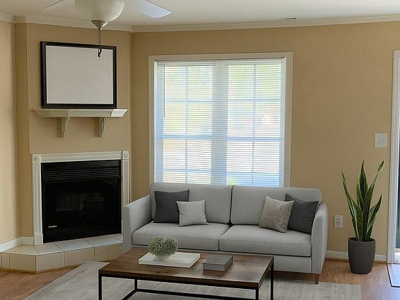 4th image of 841 Capitol Pear Ln