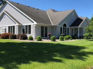 1310 Pine Pointe Curv, Saint Peter, MN 56082