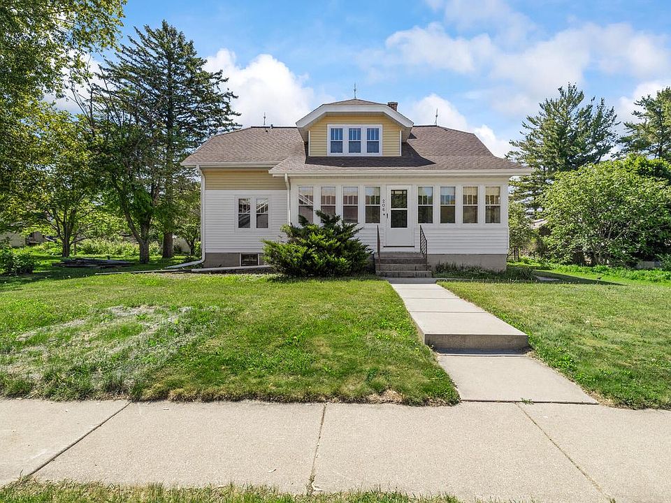 1st image of 206 Oak STREET