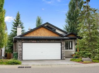 19 N Rockmont Ct NW, Calgary, AB T3G 5V8