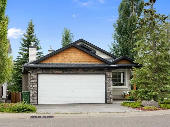 19 N Rockmont Ct NW, Calgary, AB T3G 5V8